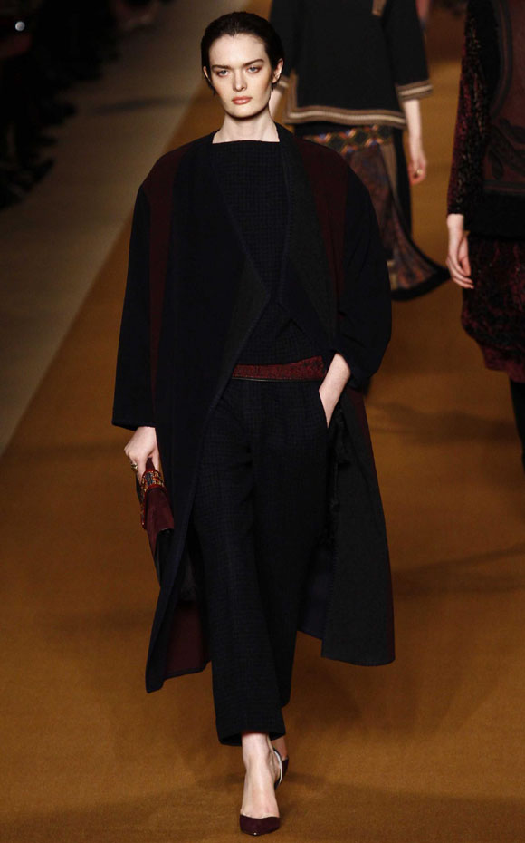 Rumors: Etro nel mirino di Louis Vuitton. Un altro marchio se ne va Rumors: Etro nel mirino di Louis Vuitton. Un altro marchio se ne va