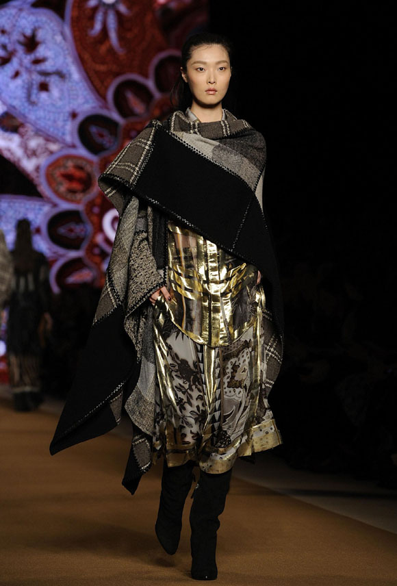 Rumors: Etro nel mirino di Louis Vuitton. Un altro marchio se ne va Rumors: Etro nel mirino di Louis Vuitton. Un altro marchio se ne va