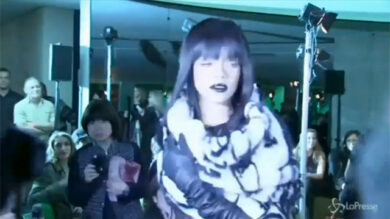 VIDEO: Come fare un viaggio interspaziale con Rihanna? Andare alla sfilata di Gaultier