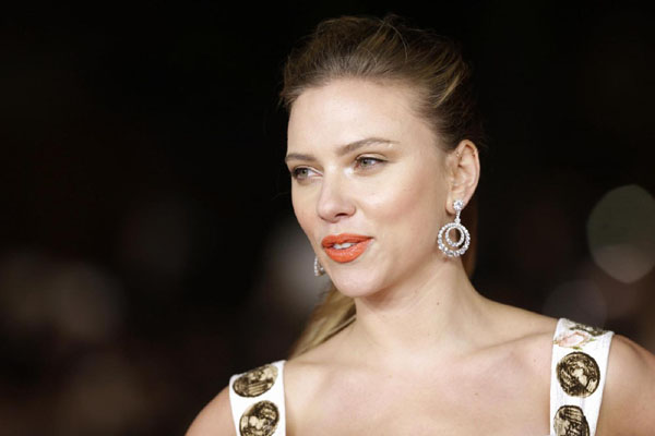 Scarlett Johansson, la lei computer. L’amore tra uomo e macchina esiste Scarlett Johansson, la lei computer. L’amore tra uomo e macchina esiste