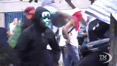 VIDEO: Venezuela: ancora violenze a Caracas, 41 dimostranti arrestati