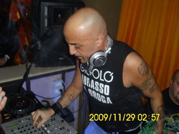 Neknomination, dj Aniceto: “Per essere fighi non bisogna seguire il branco” Neknomination, dj Aniceto: “Per essere fighi non bisogna seguire il branco”
