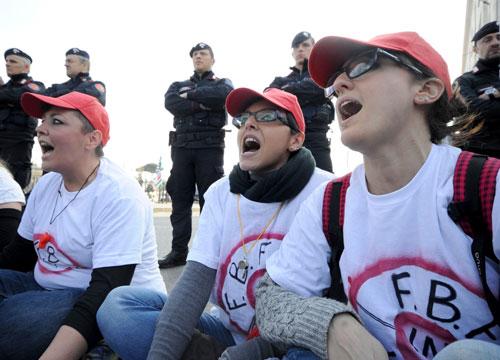 Il Fatebenefratelli affonda nei debiti. Lavoratori in corteo: 200 gli esuberi Il Fatebenefratelli affonda nei debiti. Lavoratori in corteo: 200 gli esuberi