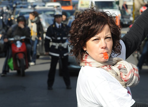 Il Fatebenefratelli affonda nei debiti. Lavoratori in corteo: 200 gli esuberi Il Fatebenefratelli affonda nei debiti. Lavoratori in corteo: 200 gli esuberi