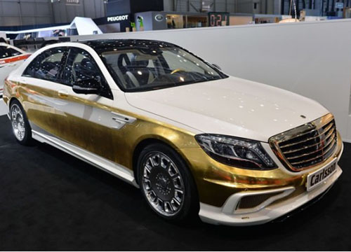 Un’auto tutta ricoperta d’oro. Lusso stravagante per i ricchi cinesi Un’auto tutta ricoperta d’oro. Lusso stravagante per i ricchi cinesi