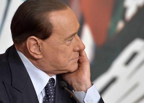 Il mistero della Pascale “scomparsa”. Per la Lucarelli è andata a rifarsi il naso Il mistero della Pascale “scomparsa”. Per la Lucarelli è andata a rifarsi il naso