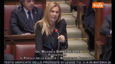 VIDEO: Biancofiore (FI) vestita di nero: non metterò più spilla FI se non cambia testo