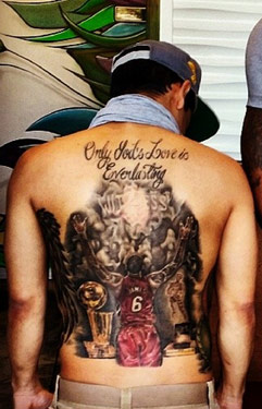 Pazzo di Lebron James: un tattoo mostruoso. E la stella Nba apprezza