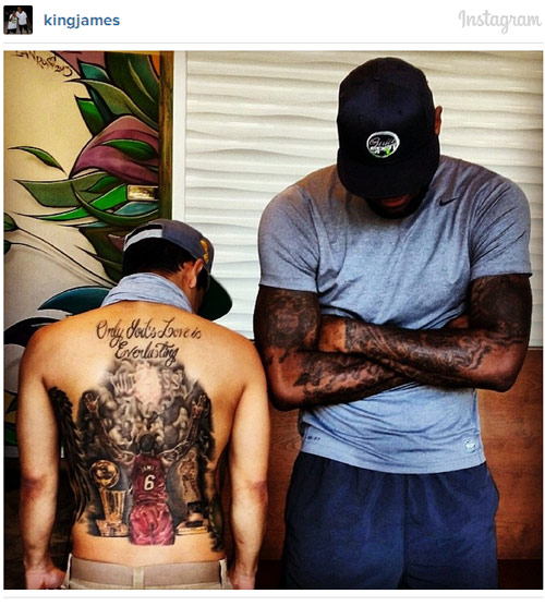 Pazzo di Lebron James: un tattoo mostruoso. E la stella Nba apprezza