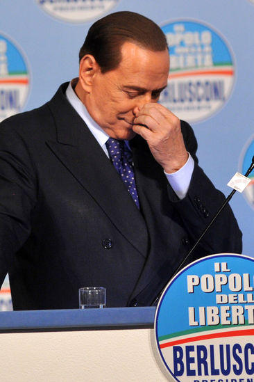 Il mistero della Pascale “scomparsa”. Per la Lucarelli è andata a rifarsi il naso Il mistero della Pascale “scomparsa”. Per la Lucarelli è andata a rifarsi il naso