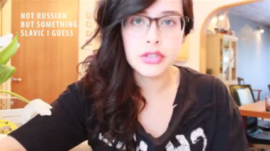 VIDEO: Parla dieci lingue, ma non ne conosce nessuna