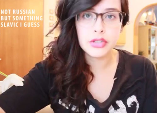 Ragazza finlandese parla dieci lingue. Ma non ne conosce nessuna Ragazza finlandese parla dieci lingue. Ma non ne conosce nessuna
