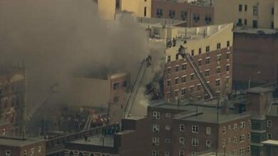 Fuga di gas, esplosione a Manhattan. Crollano due palazzi. FOTO