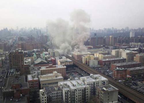 Fuga di gas, esplosione a Manhattan. Crollano due palazzi. FOTO Fuga di gas, esplosione a Manhattan. Crollano due palazzi. FOTO