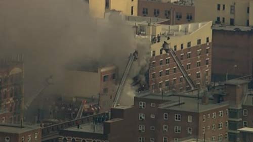 Fuga di gas, esplosione a Manhattan. Crollano due palazzi. FOTO Fuga di gas, esplosione a Manhattan. Crollano due palazzi. FOTO