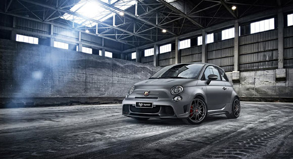 Abarth 695 biposto: come lei non c’è nessuna. La storia e le foto Abarth 695 biposto: come lei non c’è nessuna. La storia e le foto