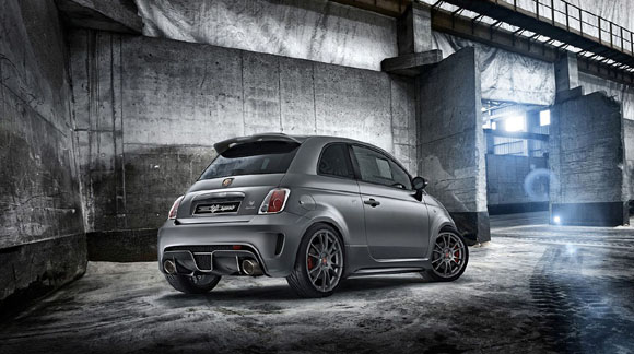 Abarth 695 biposto: come lei non c’è nessuna. La storia e le foto Abarth 695 biposto: come lei non c’è nessuna. La storia e le foto