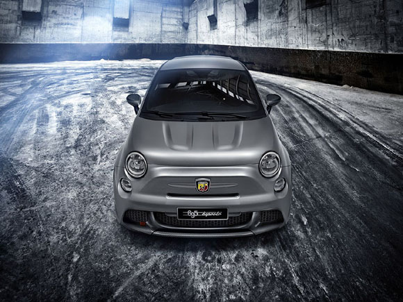 Abarth 695 biposto: come lei non c’è nessuna. La storia e le foto Abarth 695 biposto: come lei non c’è nessuna. La storia e le foto