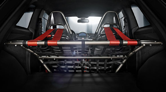 Abarth 695 biposto: come lei non c’è nessuna. La storia e le foto Abarth 695 biposto: come lei non c’è nessuna. La storia e le foto
