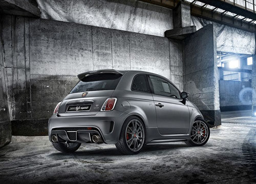 Abarth 695 biposto: come lei non c’è nessuna. La storia e le foto Abarth 695 biposto: come lei non c’è nessuna. La storia e le foto