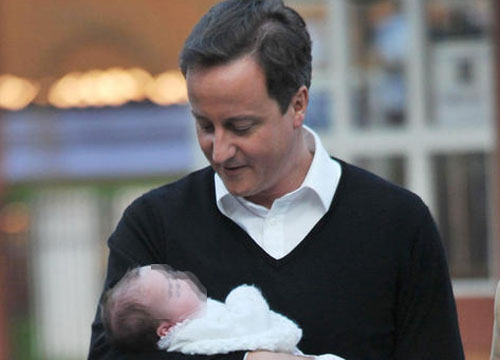 Cameron, non solo premier ma anche padre Cameron, non solo premier ma anche padre