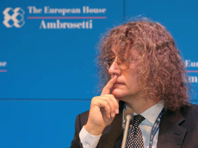 Casaleggio incontra Fuksia a rischio espulsione. Grillo all’Expo-tour