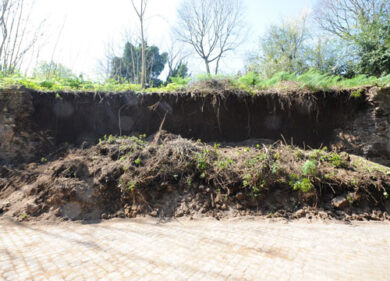 Si sbriciolano le mura. Crollo sull’Appia Antica