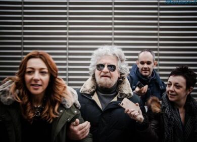 Grillo lancia ‘Noncifermatetour’ con i deputati M5S sospesi