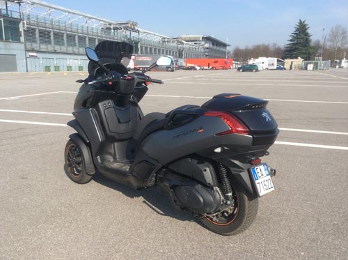 Peugeot Metropolis: l’alternativa cittadina. Perché 3 ruote è meglio Peugeot Metropolis: l’alternativa cittadina. Perché 3 ruote è meglio