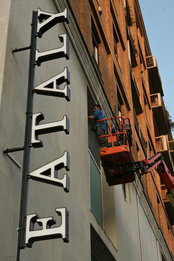 L’Eataly di Farinetti sbarca a Milano. Un ‘tempio del gusto’ L’Eataly di Farinetti sbarca a Milano. Un ‘tempio del gusto’