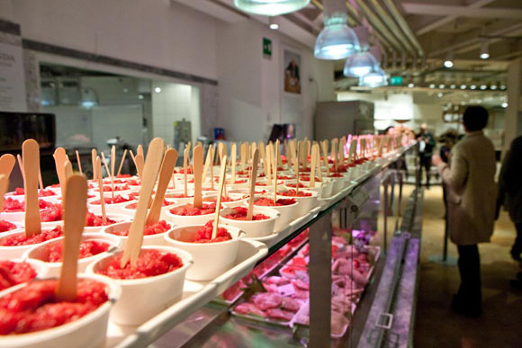 L’Eataly di Farinetti sbarca a Milano. Un ‘tempio del gusto’ L’Eataly di Farinetti sbarca a Milano. Un ‘tempio del gusto’