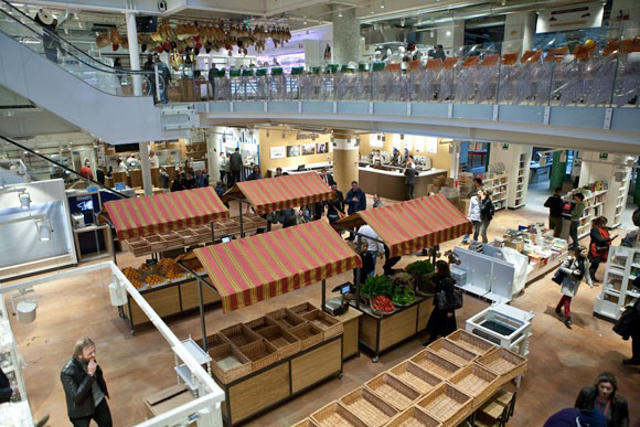 L’Eataly di Farinetti sbarca a Milano. Un ‘tempio del gusto’ L’Eataly di Farinetti sbarca a Milano. Un ‘tempio del gusto’