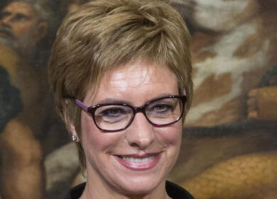 La Pinotti riduce le spese militari. “Sugli F35 è lecito un ripensamento”