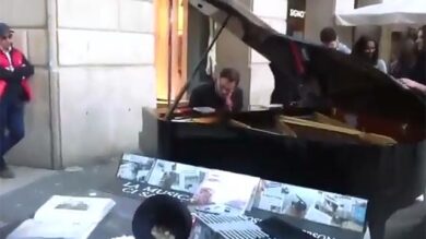 VIDEO: Pianista in Piazza Duomo