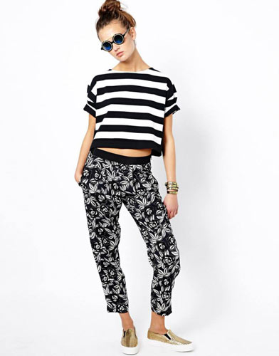 Asos farà meno utili. E Yoox crolla a Piazza Affari Asos farà meno utili. E Yoox crolla a Piazza Affari