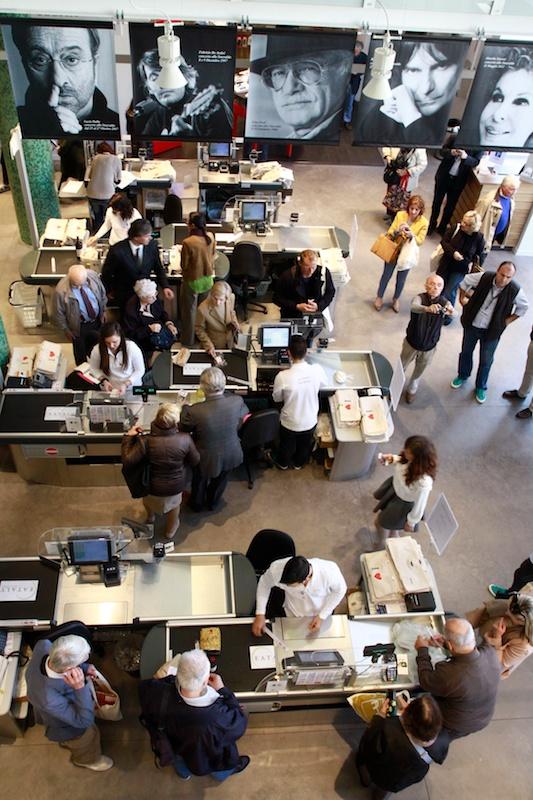 Eataly, tutti a bere gratis. Mentre Actionaid lancia l’adozione in barattolo