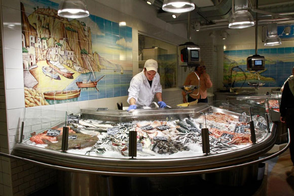 Eataly, tutti a bere gratis. Mentre Actionaid lancia l’adozione in barattolo