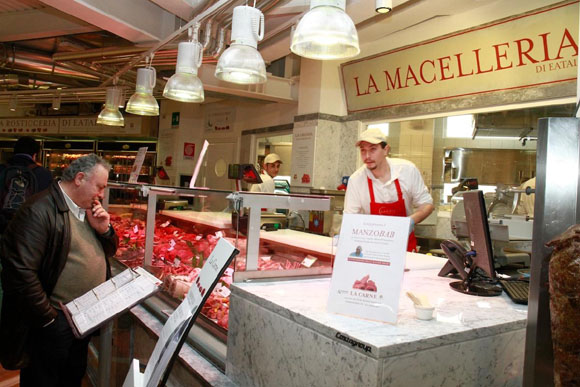 Eataly, tutti a bere gratis. Mentre Actionaid lancia l’adozione in barattolo