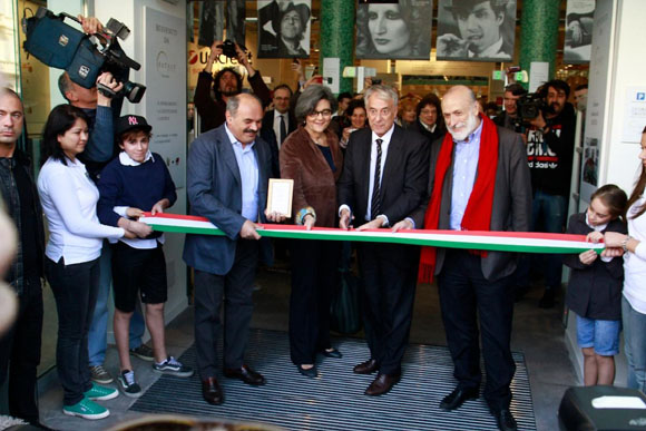 Eataly, tutti a bere gratis. Mentre Actionaid lancia l’adozione in barattolo