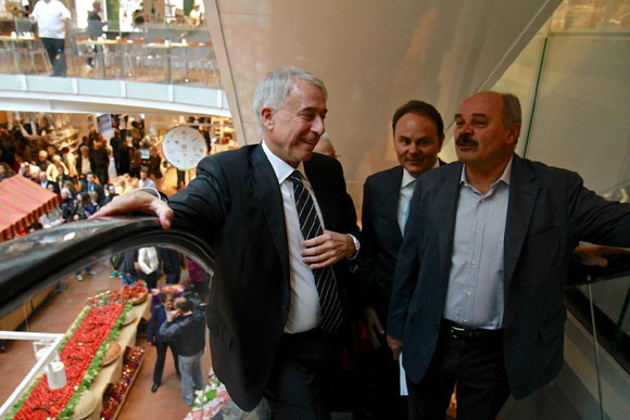 Eataly, tutti a bere gratis. Mentre Actionaid lancia l’adozione in barattolo