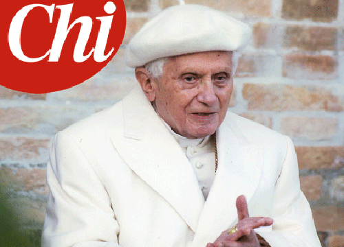 Benedetto XVI riappare in pubblico, paura per la sua salute Benedetto XVI riappare in pubblico, paura per la sua salute