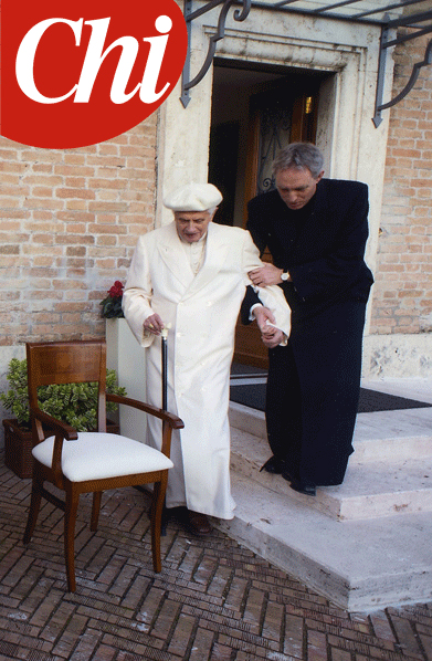 Benedetto XVI riappare in pubblico, paura per la sua salute Benedetto XVI riappare in pubblico, paura per la sua salute