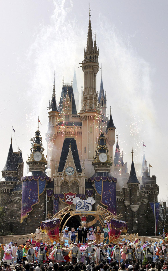 Accuse a Eurodisney: “Discriminazioni razziali nelle assunzioni” Accuse a Eurodisney: “Discriminazioni razziali nelle assunzioni”