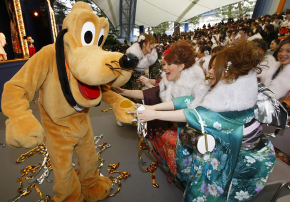 Accuse a Eurodisney: “Discriminazioni razziali nelle assunzioni” Accuse a Eurodisney: “Discriminazioni razziali nelle assunzioni”