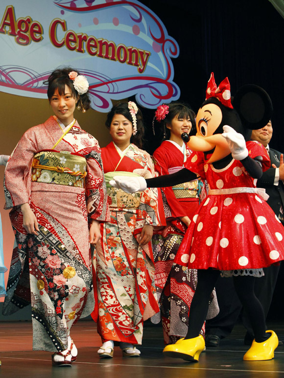 Accuse a Eurodisney: “Discriminazioni razziali nelle assunzioni” Accuse a Eurodisney: “Discriminazioni razziali nelle assunzioni”