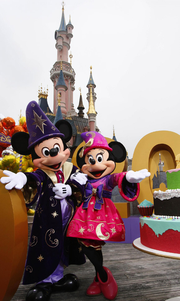 Accuse a Eurodisney: “Discriminazioni razziali nelle assunzioni” Accuse a Eurodisney: “Discriminazioni razziali nelle assunzioni”