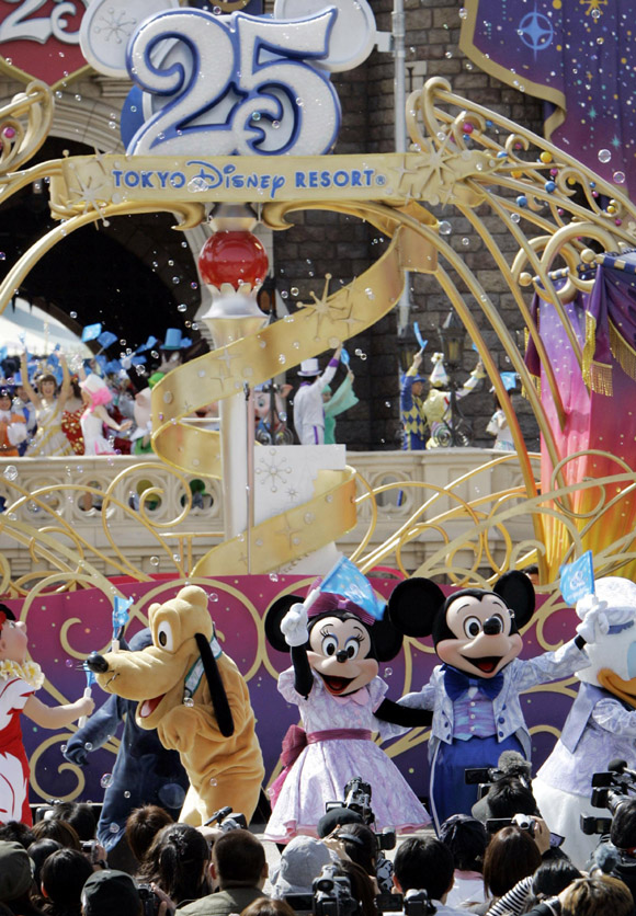 Accuse a Eurodisney: “Discriminazioni razziali nelle assunzioni” Accuse a Eurodisney: “Discriminazioni razziali nelle assunzioni”
