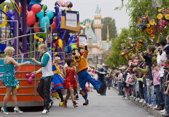 Accuse a Eurodisney: “Discriminazioni razziali nelle assunzioni” Accuse a Eurodisney: “Discriminazioni razziali nelle assunzioni”
