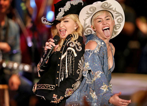 Miley Cyrus e il nuovo “scandalo”. Spinello nel camerino