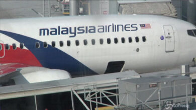 VIDEO: Aereo disperso, familiari passeggeri cinesi minacciano sciopero fame